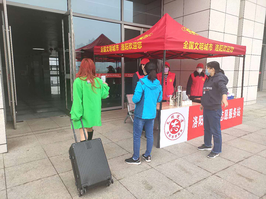 龍門客運中心站學雷鋒志愿者服務(wù)