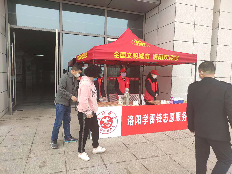龍門客運中心站學雷鋒志愿者服務(wù)